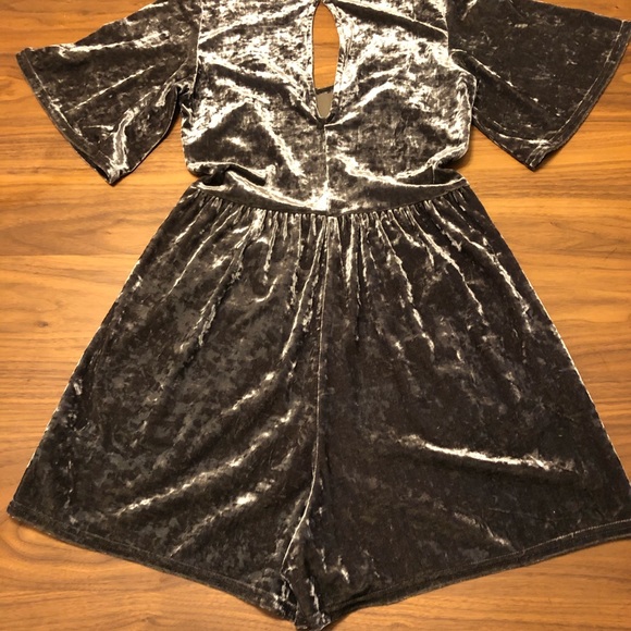 American Eagle Romper Velvet Green - Picture 3 of 3